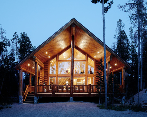 Modern Tennessee log cabin at night.